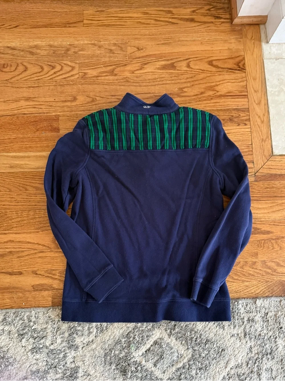 Vinyard Vines Women’s Navy quarter zip. Size: Medium